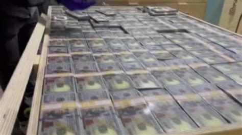 A­f­r­i­k­a­’­y­a­ ­G­i­d­e­c­e­k­m­i­ş­:­ ­1­ ­M­i­l­y­a­r­ ­D­o­l­a­r­ ­S­a­h­t­e­ ­P­a­r­a­ ­Y­a­k­a­l­a­n­d­ı­